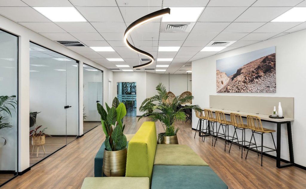 עיצוב משרדים - בריאות במקום העבודה: האם עיצוב משרדים יכול לתרום לרווחת העובדים?